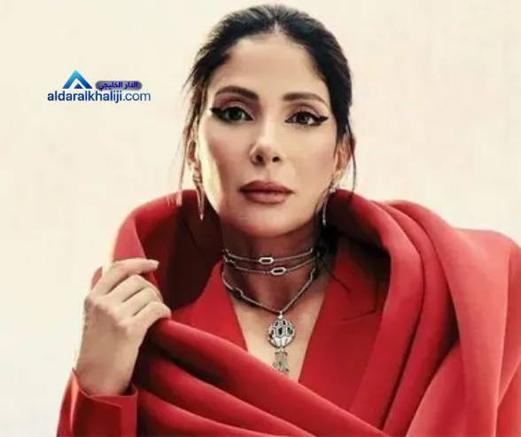     منى زكي 